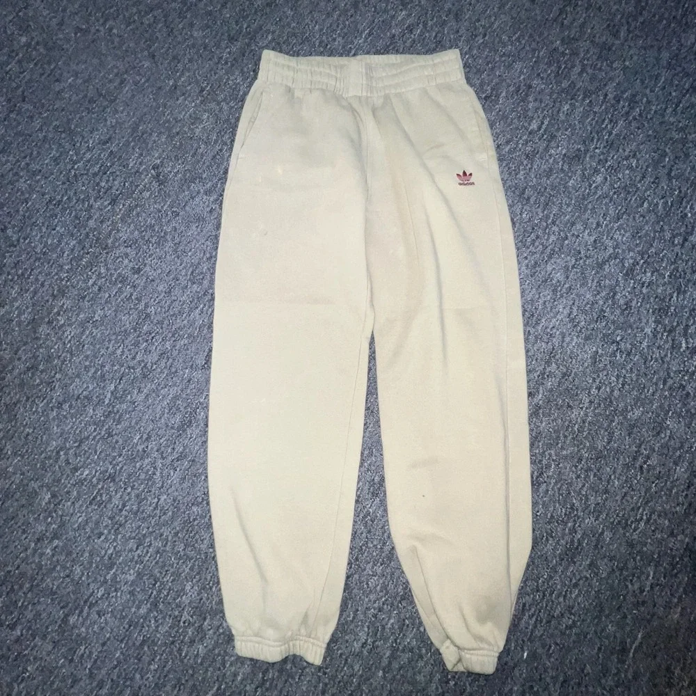 Adidas Sweatpants Mens Small Tan Beige Embroidered Trefoil Joggers Fleece Casual